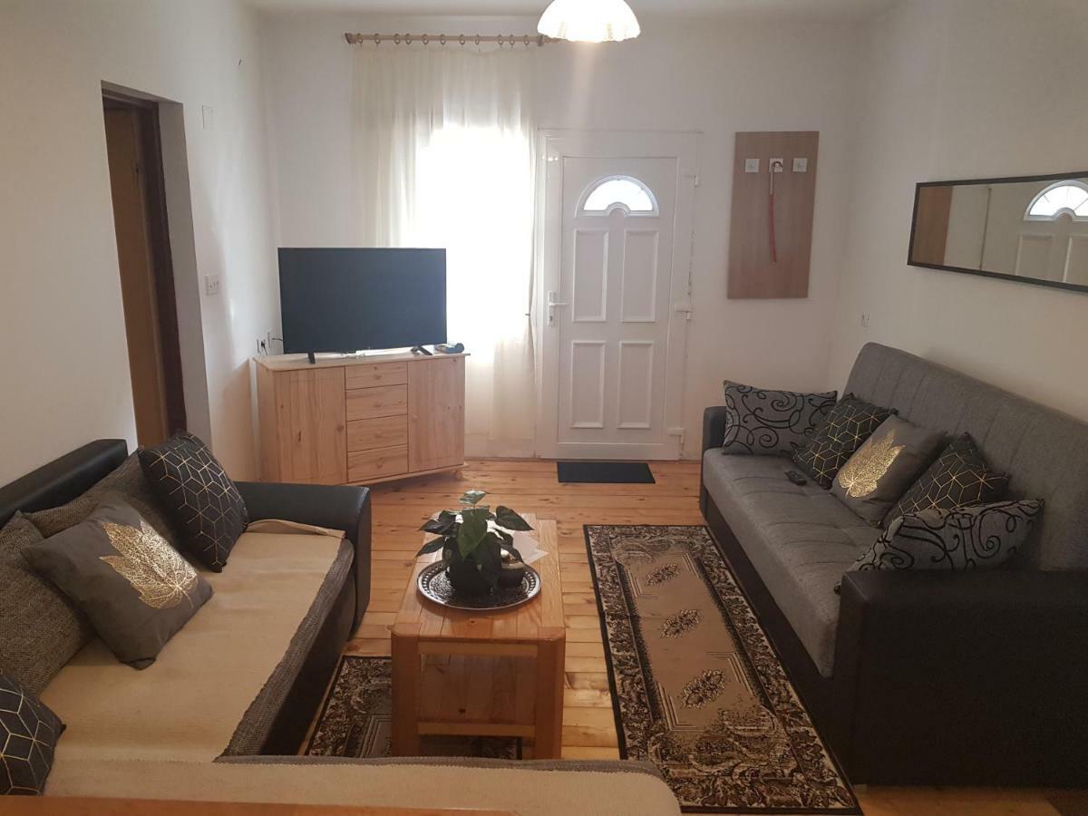 Udbina Apartmani Andrej מראה חיצוני תמונה