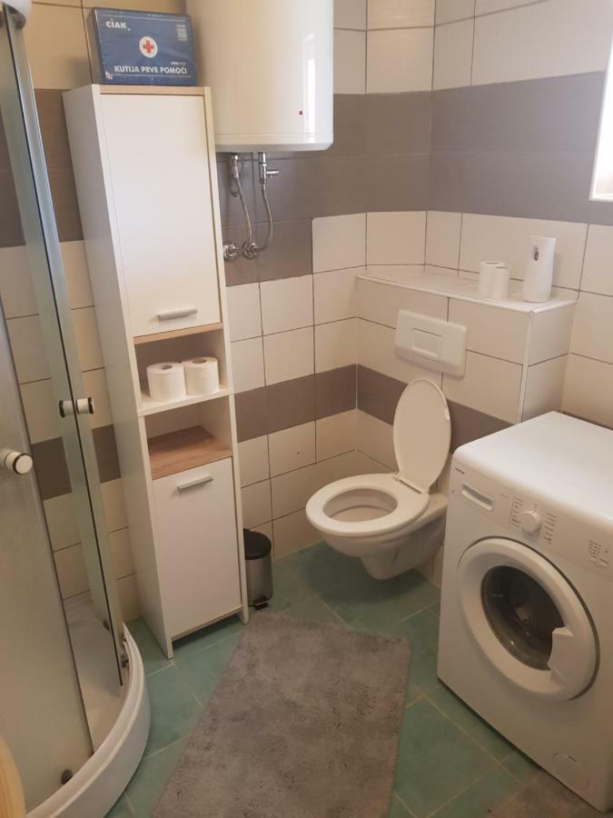 Udbina Apartmani Andrej מראה חיצוני תמונה