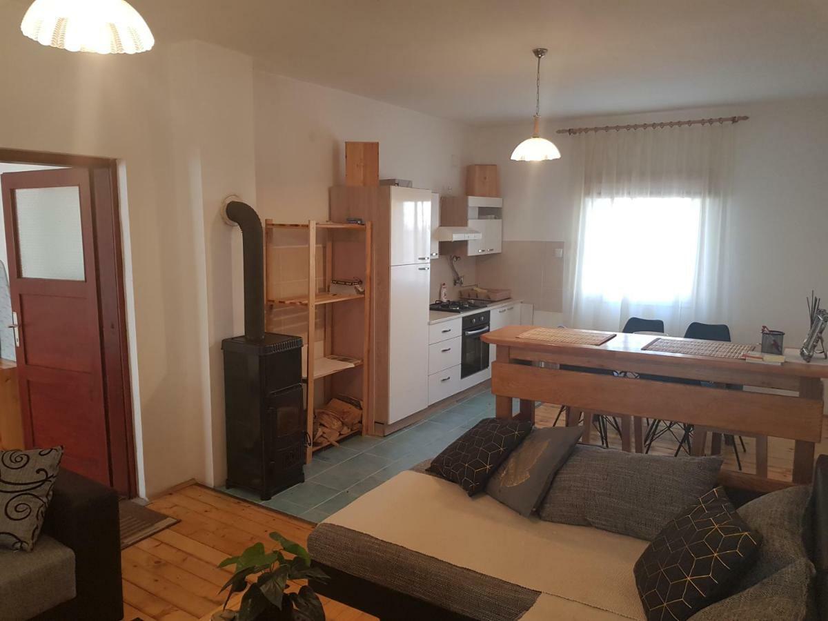 Udbina Apartmani Andrej מראה חיצוני תמונה