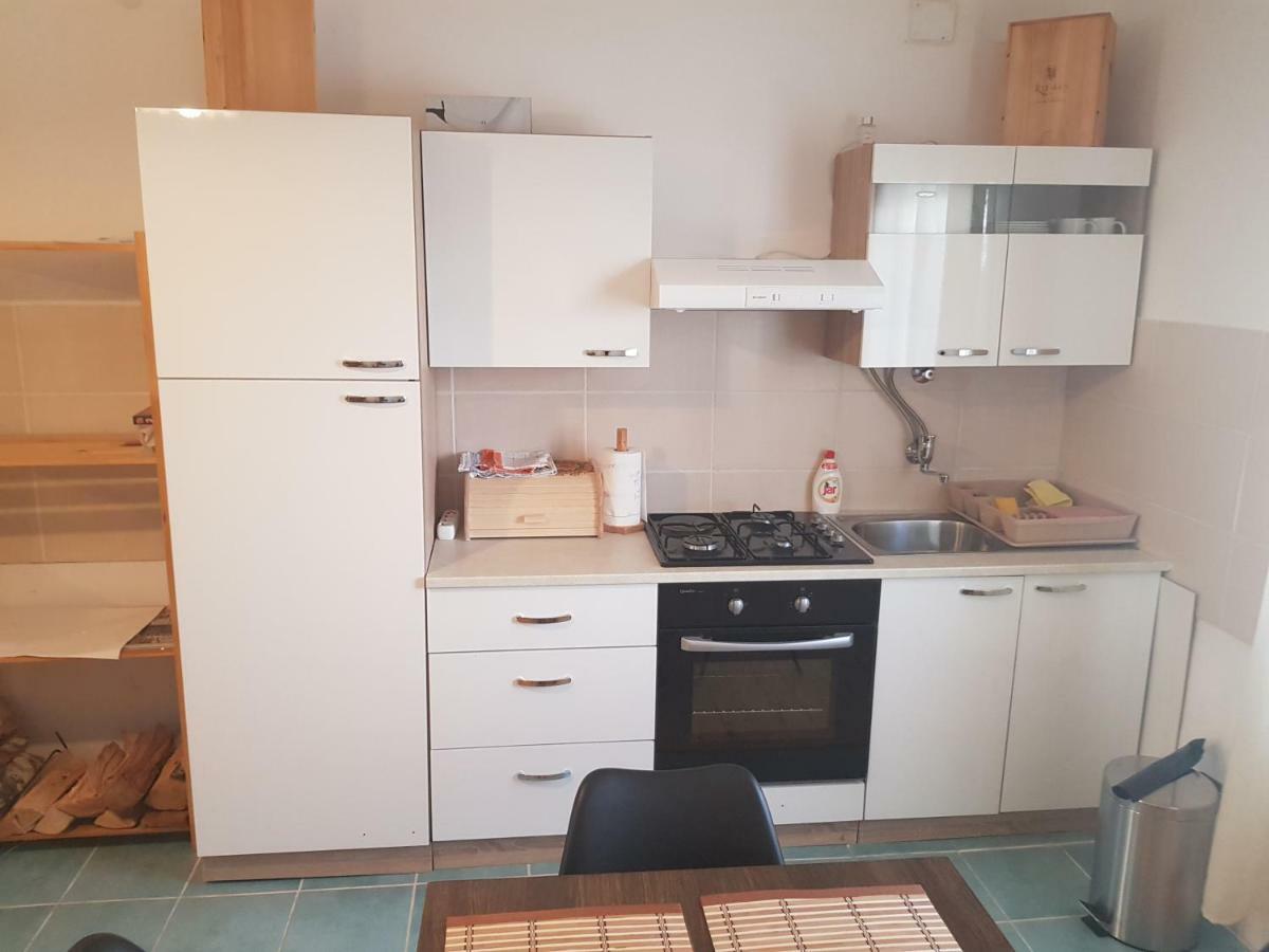 Udbina Apartmani Andrej מראה חיצוני תמונה