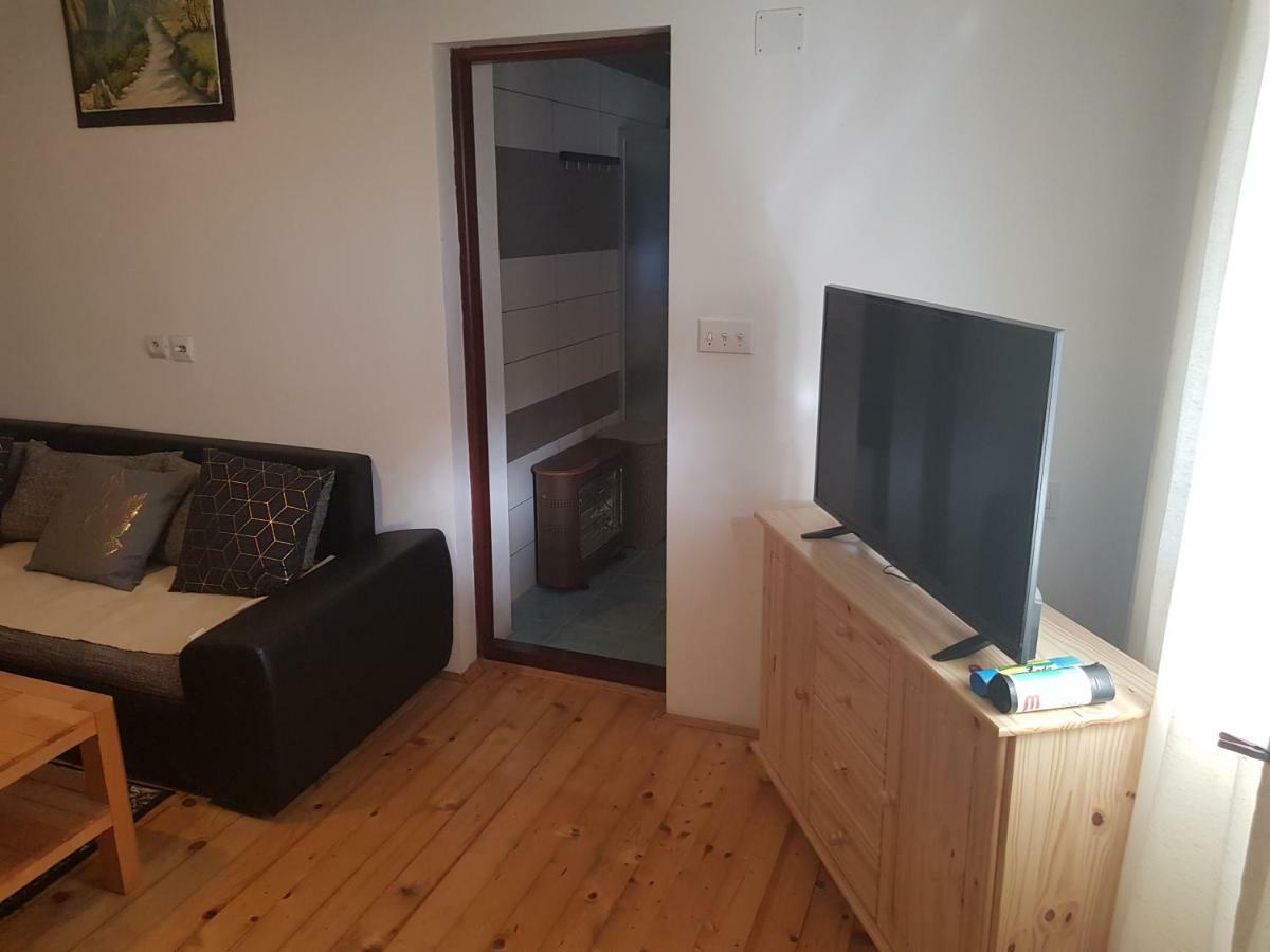 Udbina Apartmani Andrej מראה חיצוני תמונה