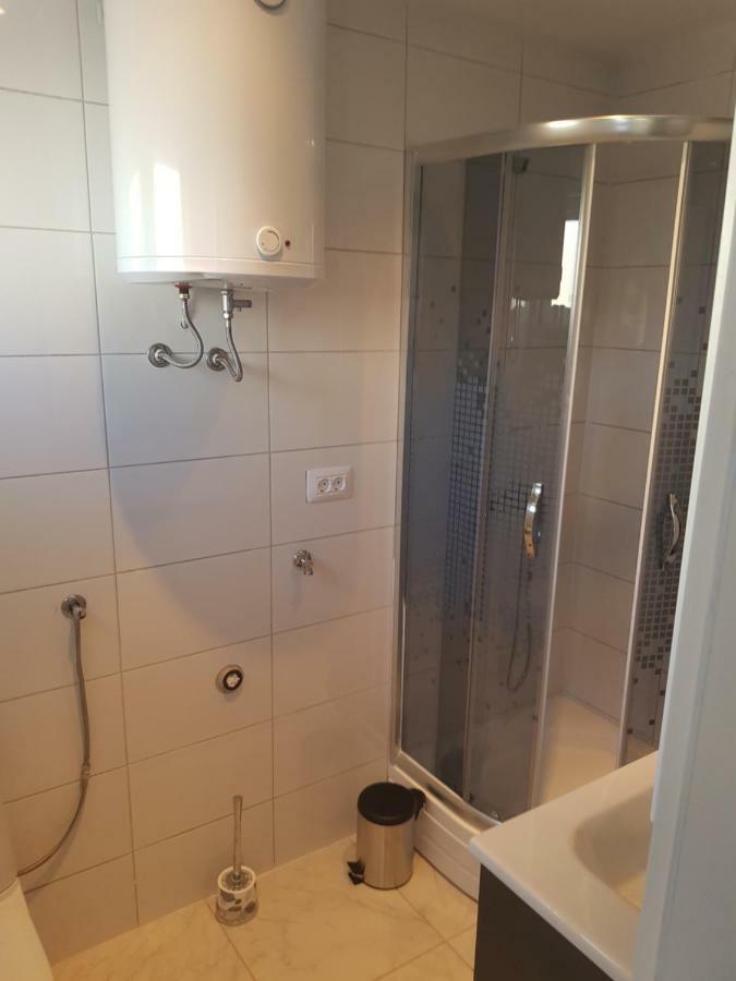 Udbina Apartmani Andrej מראה חיצוני תמונה