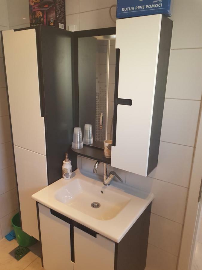 Udbina Apartmani Andrej מראה חיצוני תמונה