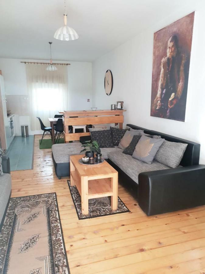 Udbina Apartmani Andrej מראה חיצוני תמונה