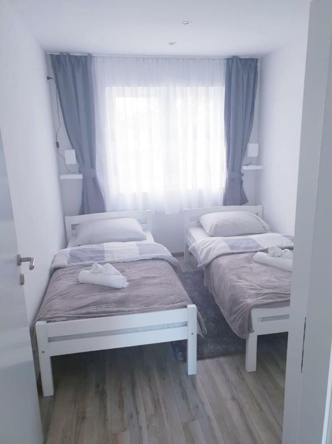Udbina Apartmani Andrej מראה חיצוני תמונה