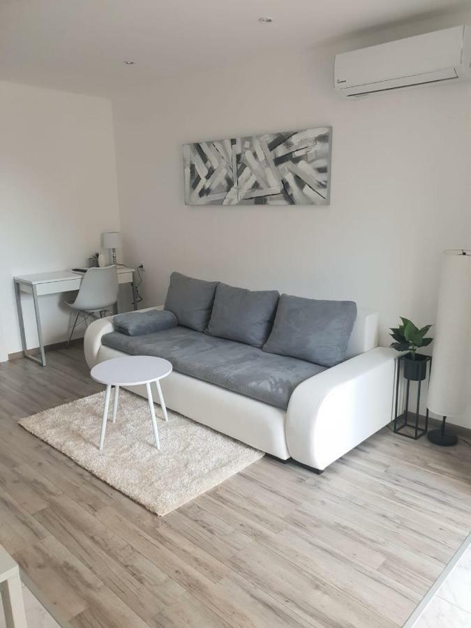 Udbina Apartmani Andrej מראה חיצוני תמונה
