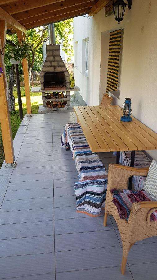 Udbina Apartmani Andrej מראה חיצוני תמונה